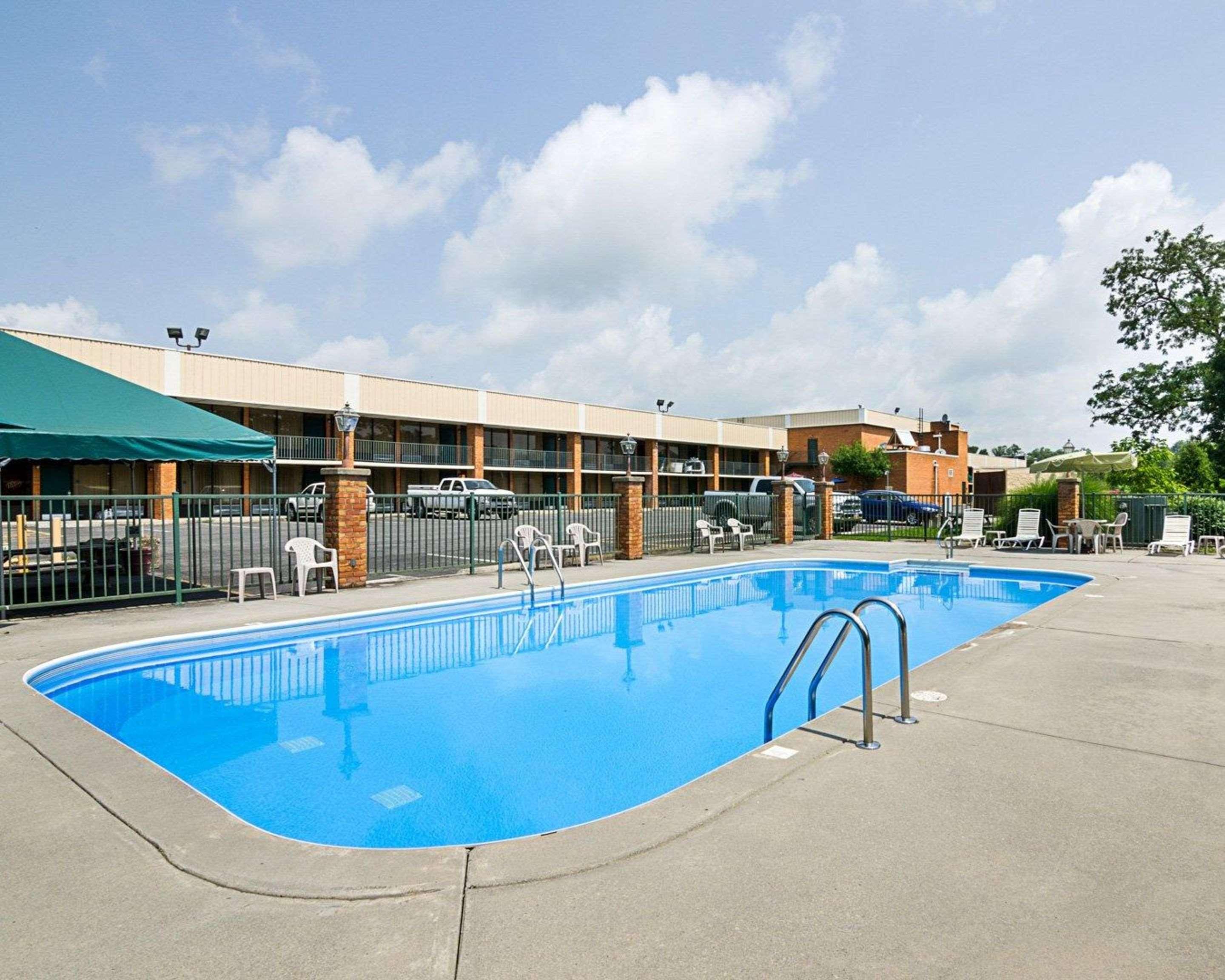 Quality Inn Льюисберг Экстерьер фото
