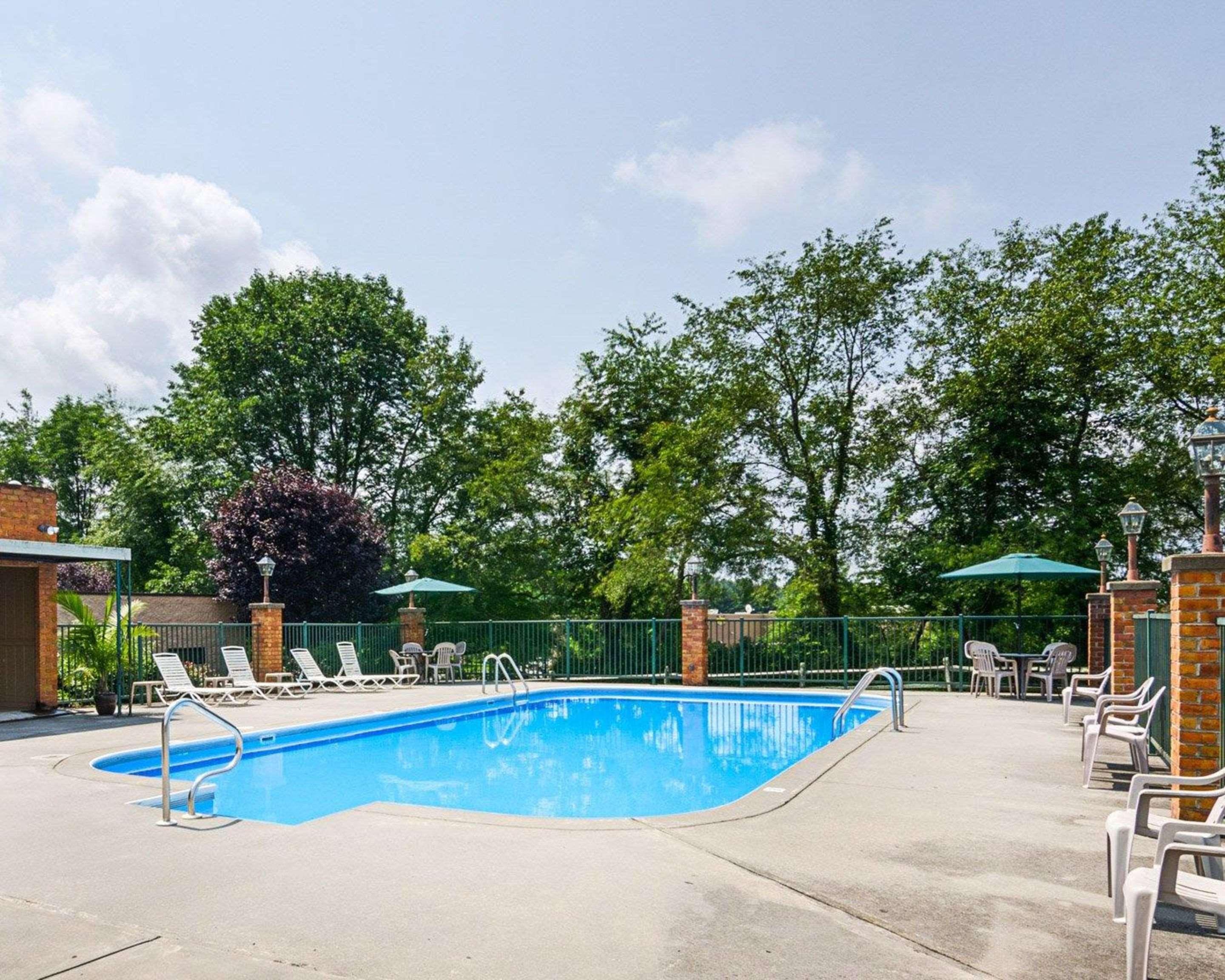 Quality Inn Льюисберг Экстерьер фото