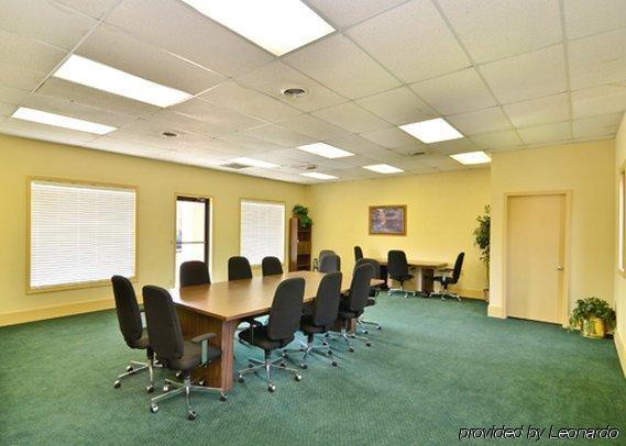 Quality Inn Льюисберг Бизнес фото