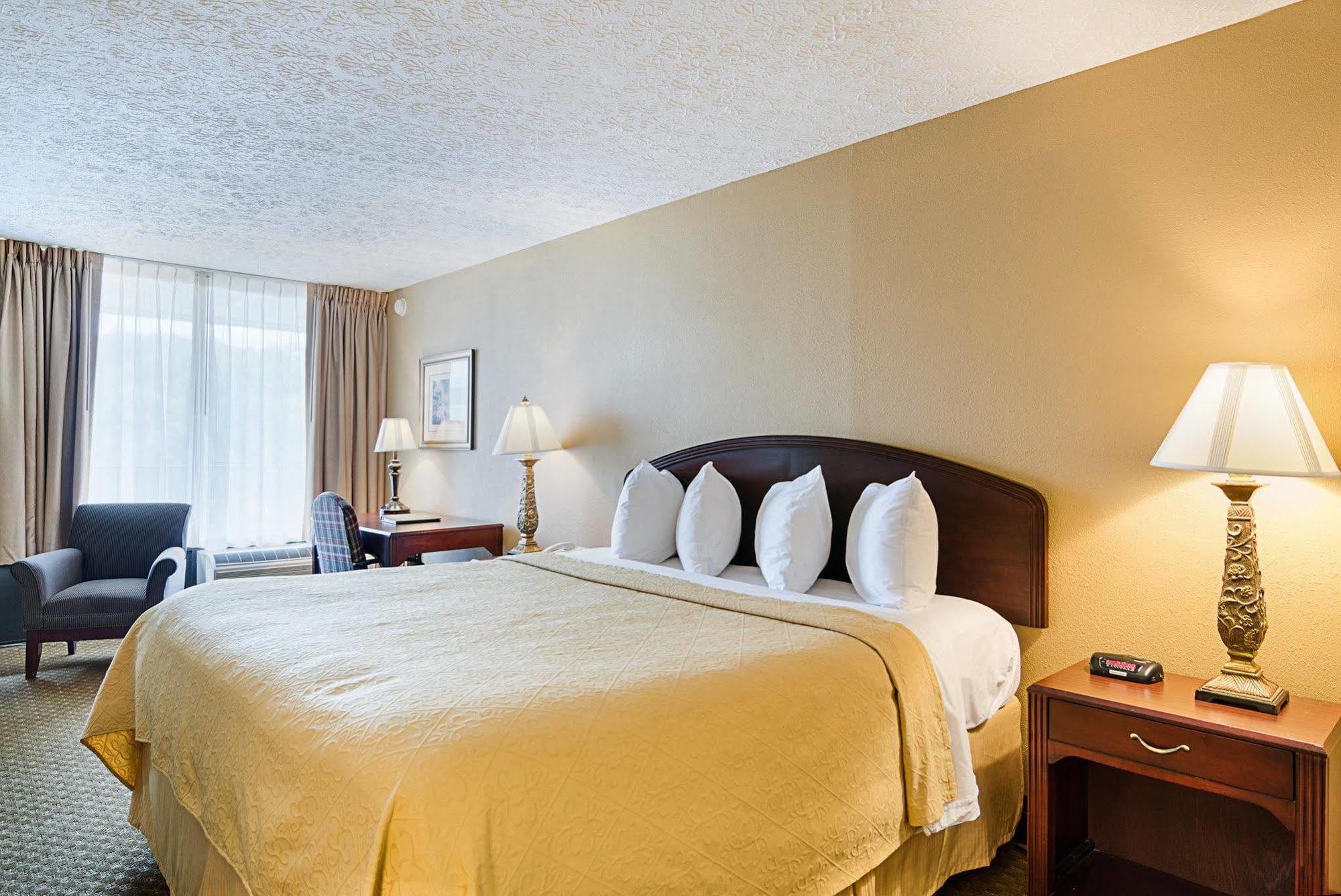 Quality Inn Льюисберг Экстерьер фото