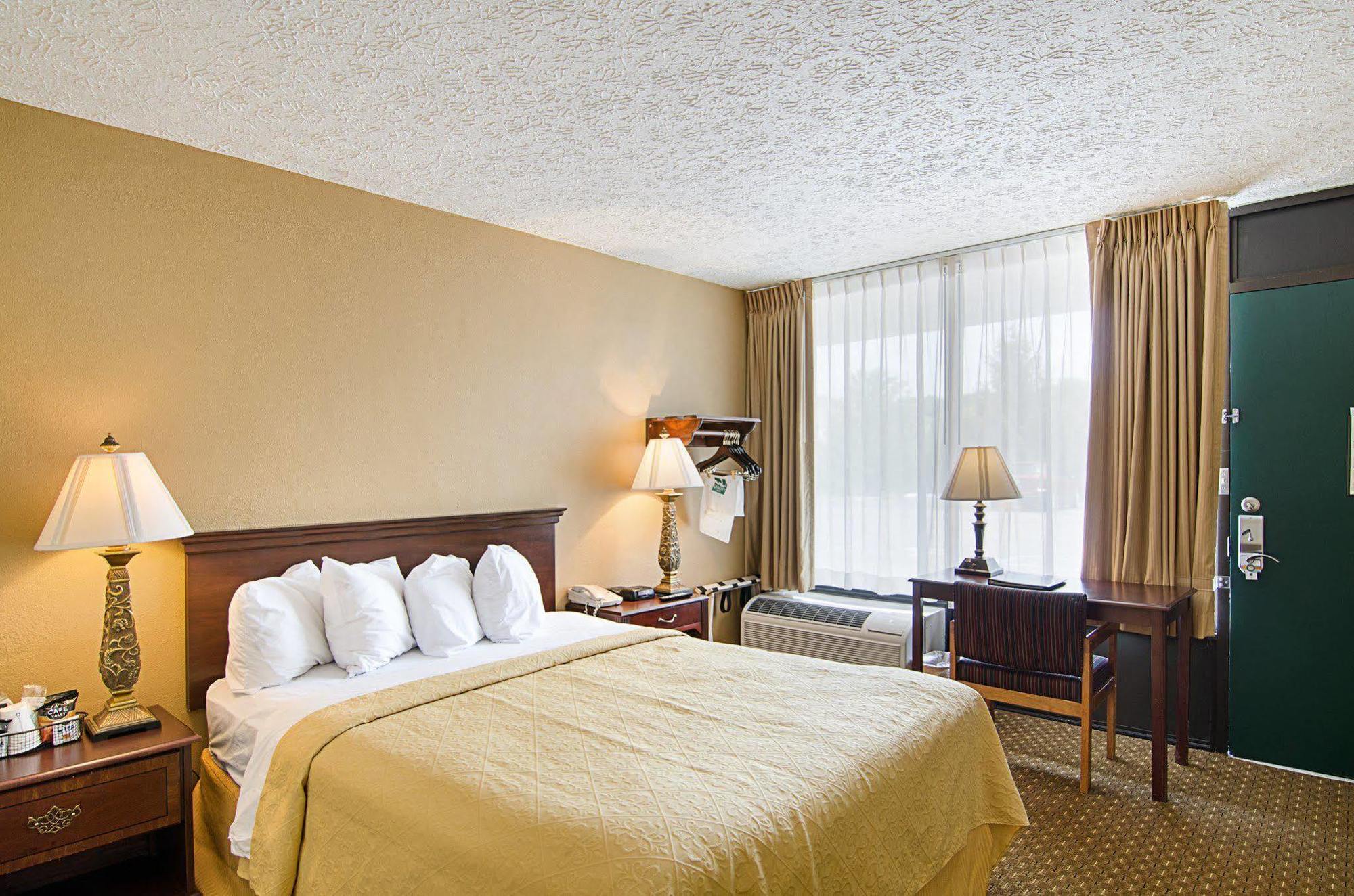 Quality Inn Льюисберг Экстерьер фото