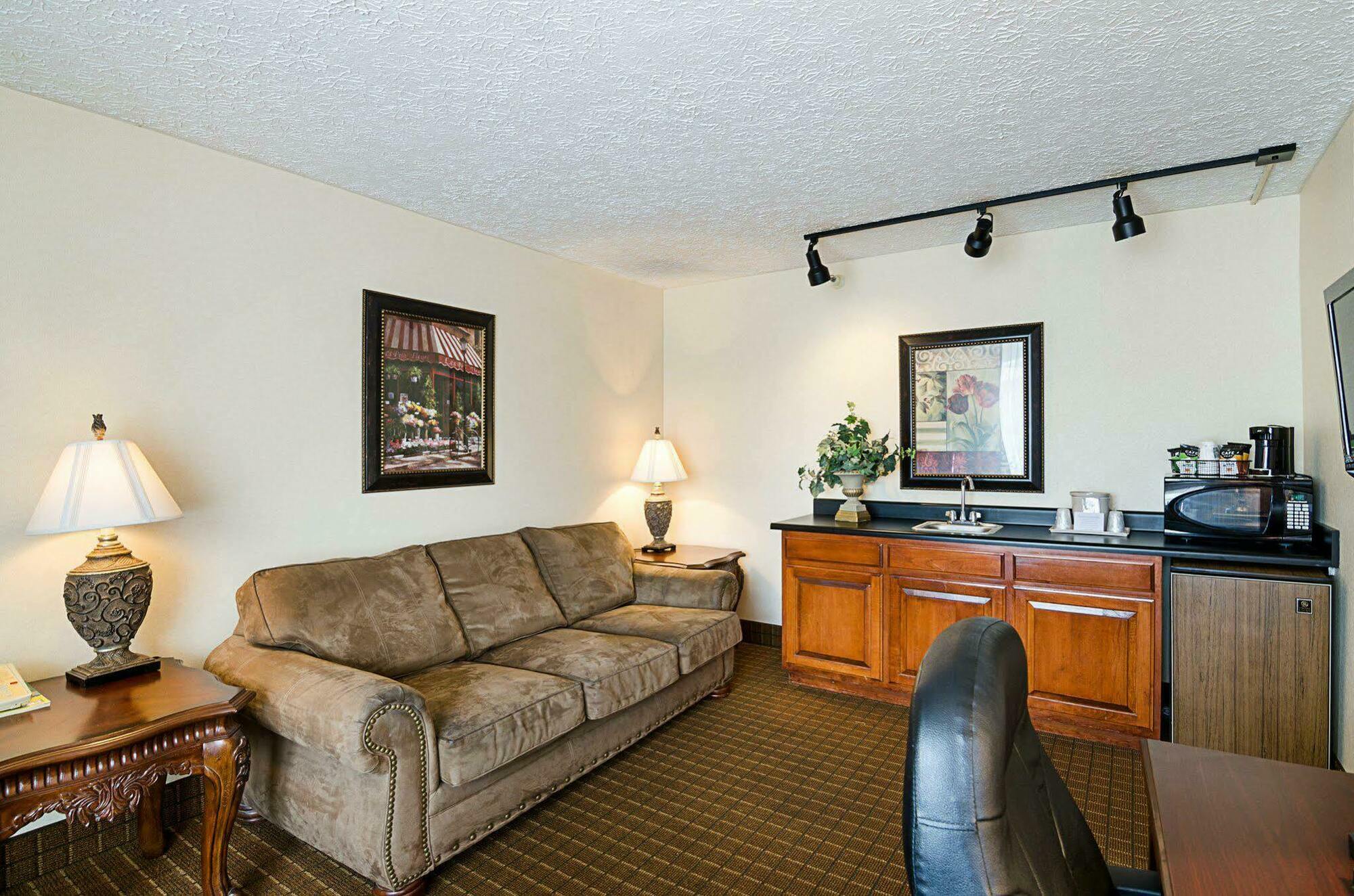 Quality Inn Льюисберг Экстерьер фото