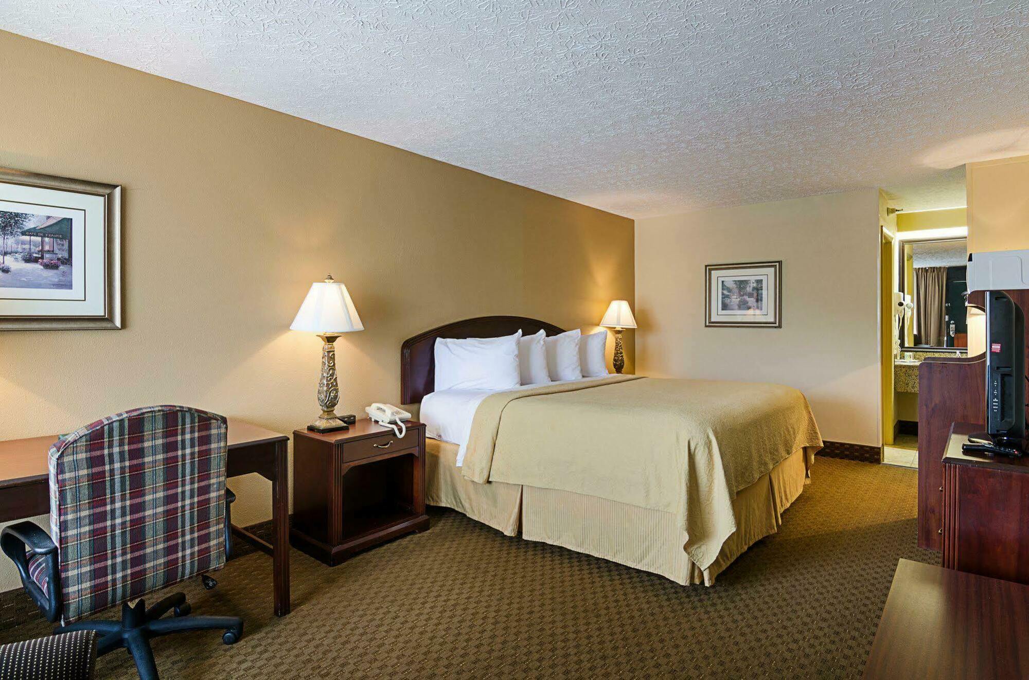 Quality Inn Льюисберг Экстерьер фото