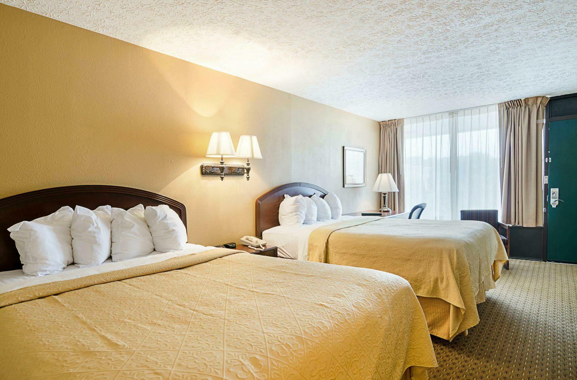 Quality Inn Льюисберг Экстерьер фото